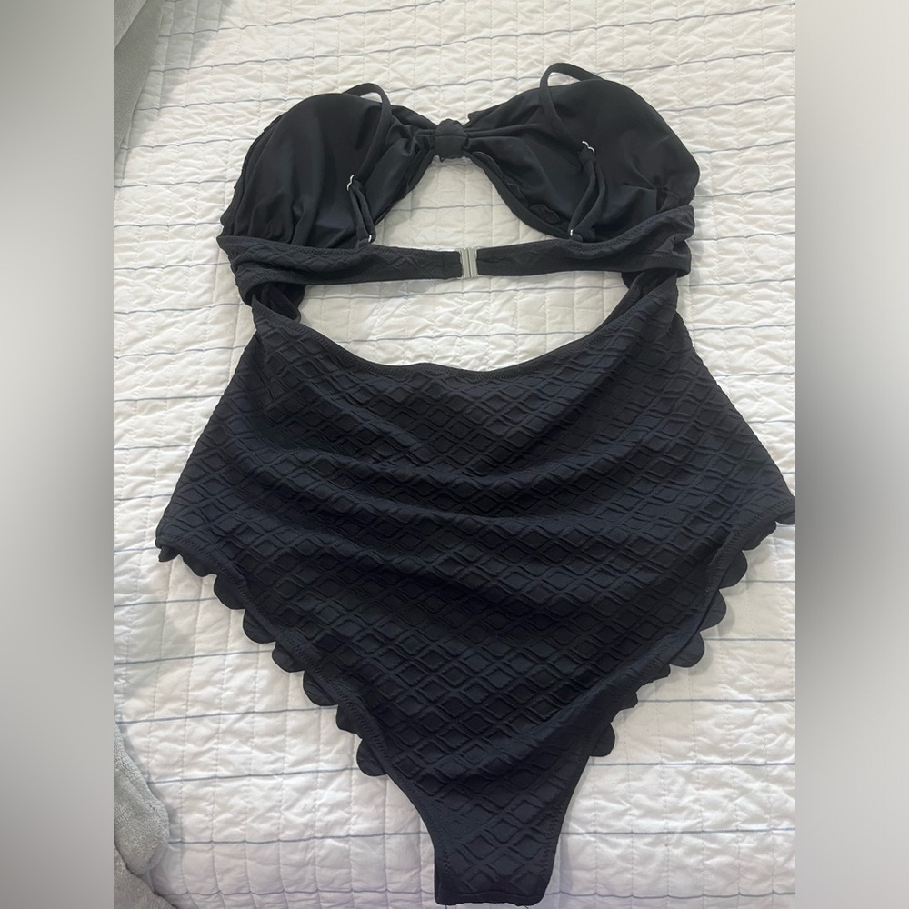 Cupshe XL black one piece